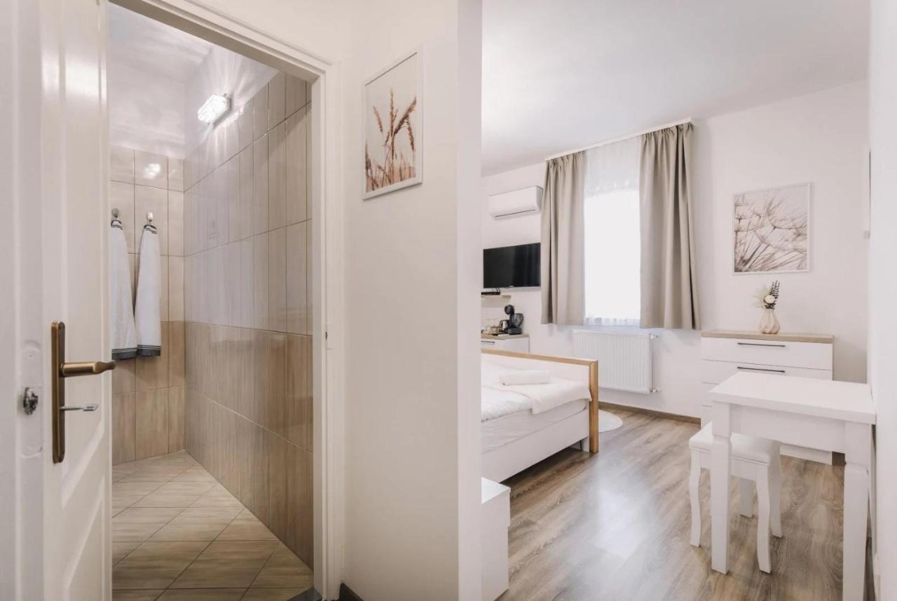Apartmanhaz Soho Gyor Ngoại thất bức ảnh