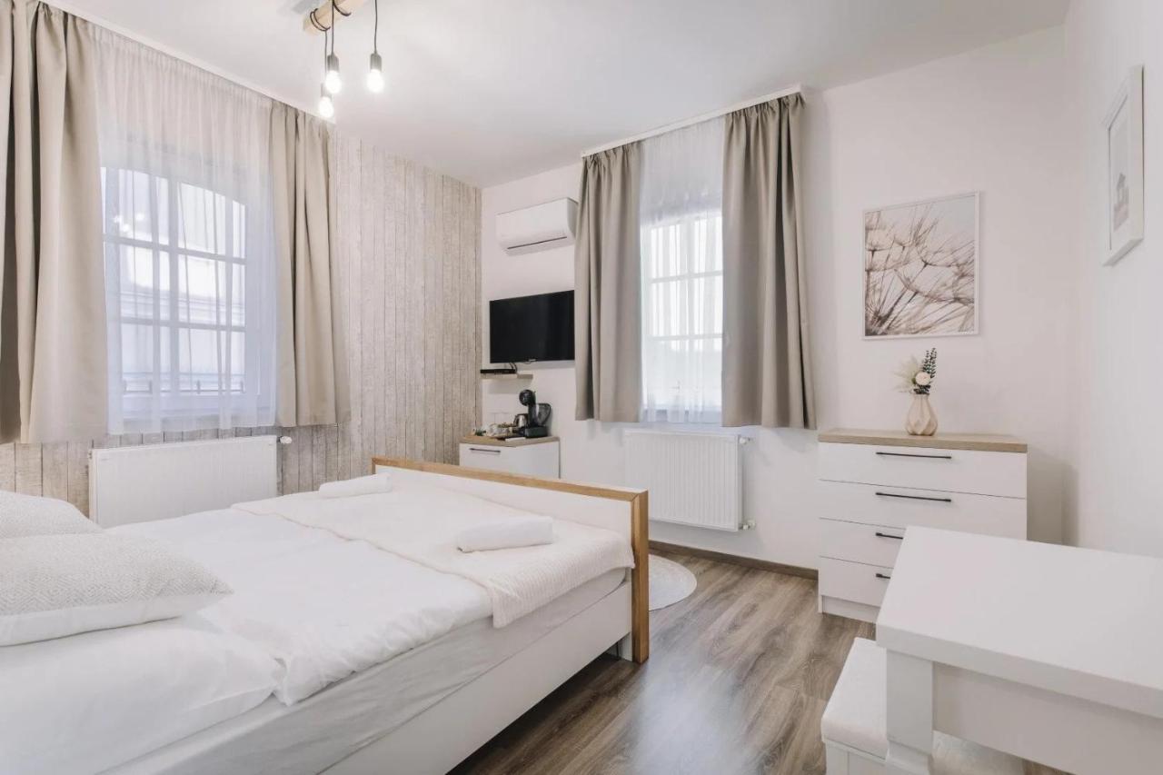 Apartmanhaz Soho Gyor Ngoại thất bức ảnh