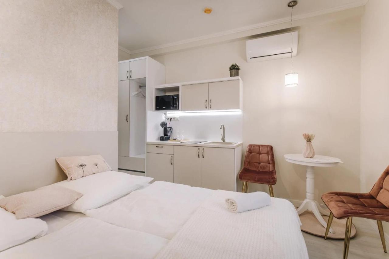 Apartmanhaz Soho Gyor Ngoại thất bức ảnh