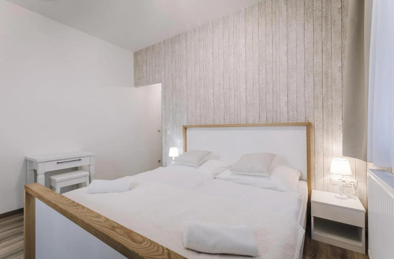 Apartmanhaz Soho Gyor Ngoại thất bức ảnh