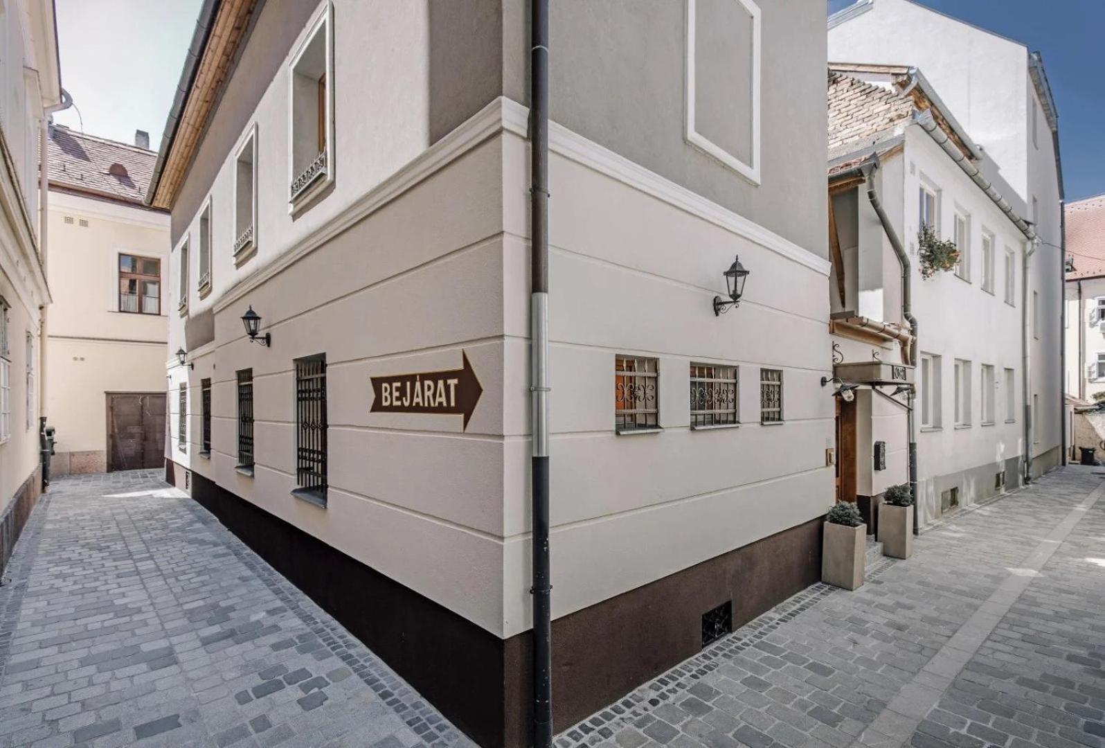 Apartmanhaz Soho Gyor Ngoại thất bức ảnh